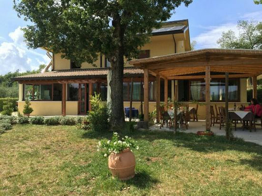 Gift Card Winetour - Esperienza in cantina, degustazione di vini, cena e soggiorno in agriturismo selezionato